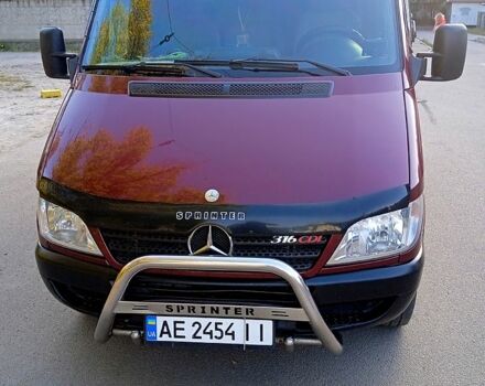 Красный Мерседес Sprinter, объемом двигателя 2.7 л и пробегом 570 тыс. км за 11300 $, фото 1 на Automoto.ua