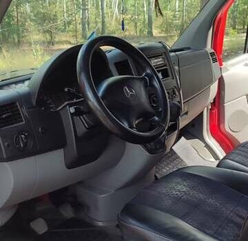 Красный Мерседес Sprinter, объемом двигателя 2.15 л и пробегом 100 тыс. км за 10000 $, фото 18 на Automoto.ua