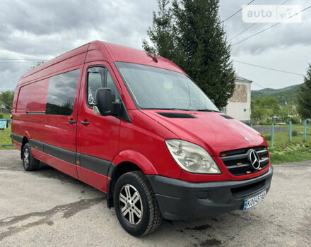 Красный Мерседес Sprinter, объемом двигателя 2.15 л и пробегом 500 тыс. км за 12999 $, фото 3 на Automoto.ua