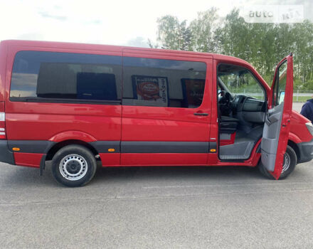 Красный Мерседес Sprinter, объемом двигателя 2.1 л и пробегом 330 тыс. км за 16500 $, фото 4 на Automoto.ua