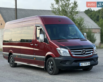 Красный Мерседес Sprinter, объемом двигателя 2.99 л и пробегом 350 тыс. км за 26999 $, фото 3 на Automoto.ua