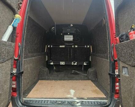 Красный Мерседес Sprinter, объемом двигателя 2.2 л и пробегом 330 тыс. км за 26500 $, фото 3 на Automoto.ua