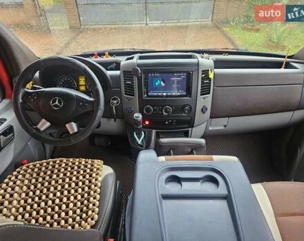 Красный Мерседес Sprinter, объемом двигателя 2.2 л и пробегом 330 тыс. км за 26500 $, фото 6 на Automoto.ua