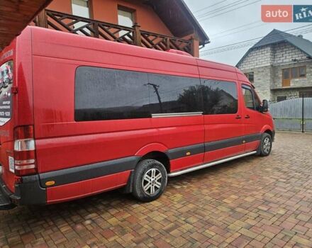 Красный Мерседес Sprinter, объемом двигателя 2.2 л и пробегом 330 тыс. км за 26500 $, фото 2 на Automoto.ua