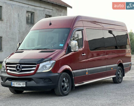 Красный Мерседес Sprinter, объемом двигателя 2.99 л и пробегом 350 тыс. км за 26999 $, фото 1 на Automoto.ua