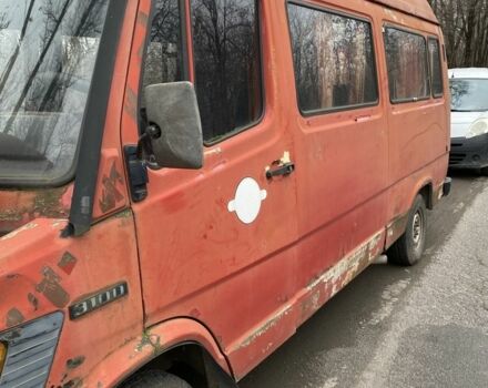 Красный Мерседес Sprinter, объемом двигателя 2.9 л и пробегом 326 тыс. км за 1300 $, фото 1 на Automoto.ua