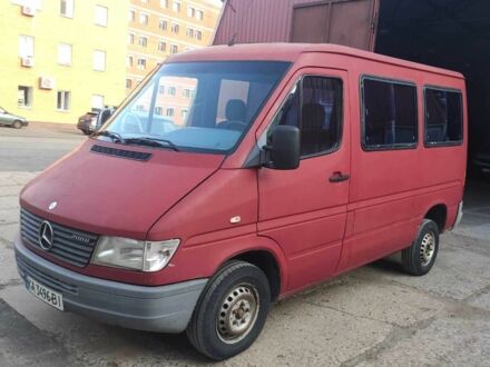Мерседес Sprinter 1996 у Києві на Automoto.ua Червоний Мерседес Sprinter, об'ємом двигуна 2.3 л та пробігом 324 тис. км за 4400 $, фото 1 на Automoto.ua