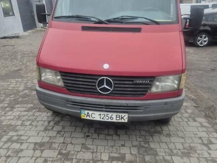 Красный Мерседес Sprinter, объемом двигателя 2.3 л и пробегом 780 тыс. км за 3400 $, фото 1 на Automoto.ua