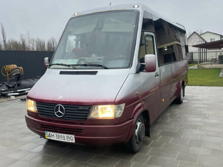 Красный Мерседес Sprinter, объемом двигателя 2.9 л и пробегом 700 тыс. км за 19500 $, фото 1 на Automoto.ua