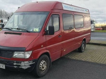 Красный Мерседес Sprinter, объемом двигателя 2.9 л и пробегом 770 тыс. км за 9159 $, фото 1 на Automoto.ua