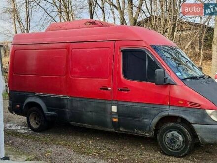 Красный Мерседес Sprinter, объемом двигателя 2.69 л и пробегом 587 тыс. км за 7800 $, фото 1 на Automoto.ua