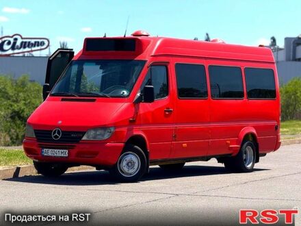 Красный Мерседес Sprinter, объемом двигателя 2.2 л и пробегом 716 тыс. км за 9800 $, фото 1 на Automoto.ua