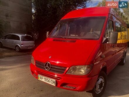 Красный Мерседес Sprinter, объемом двигателя 2.9 л и пробегом 300 тыс. км за 9000 $, фото 1 на Automoto.ua