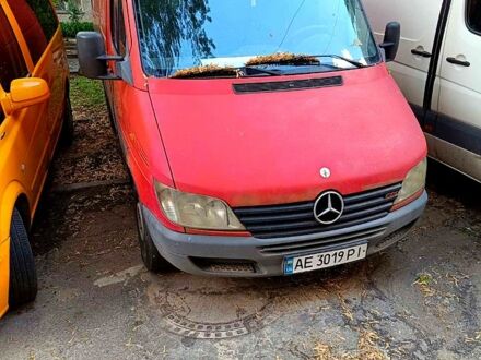 Красный Мерседес Sprinter, объемом двигателя 2.1 л и пробегом 300 тыс. км за 6500 $, фото 1 на Automoto.ua