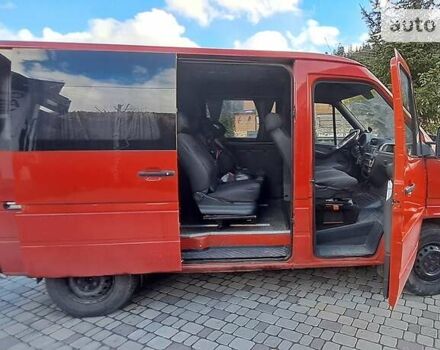 Красный Мерседес Sprinter, объемом двигателя 0 л и пробегом 270 тыс. км за 6750 $, фото 3 на Automoto.ua