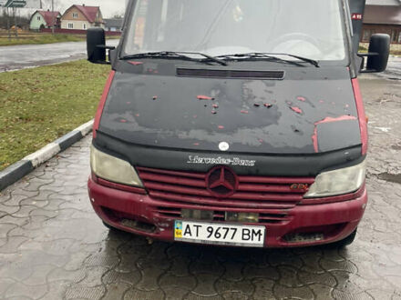 Красный Мерседес Sprinter, объемом двигателя 2.15 л и пробегом 400 тыс. км за 3700 $, фото 1 на Automoto.ua