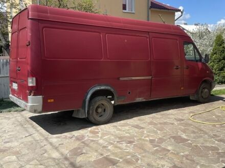 Красный Мерседес Sprinter, объемом двигателя 2.1 л и пробегом 350 тыс. км за 6000 $, фото 1 на Automoto.ua