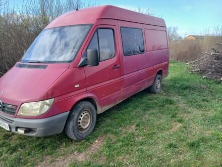 Красный Мерседес Sprinter, объемом двигателя 2.1 л и пробегом 367 тыс. км за 3100 $, фото 1 на Automoto.ua