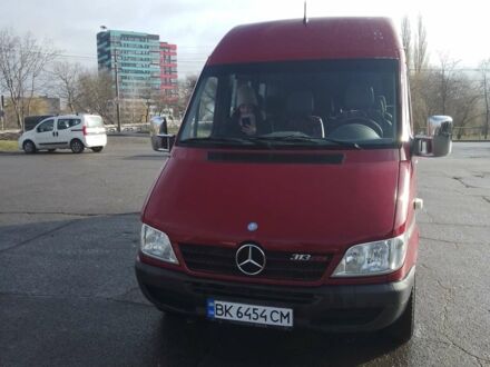Красный Мерседес Sprinter, объемом двигателя 2.2 л и пробегом 305 тыс. км за 16500 $, фото 1 на Automoto.ua