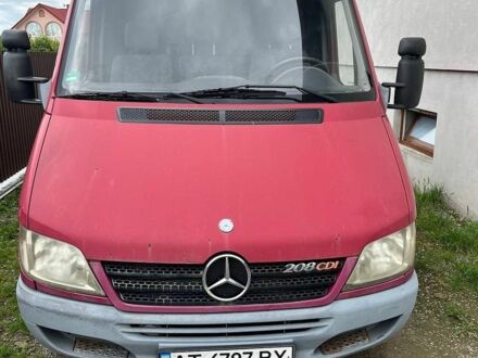 Красный Мерседес Sprinter, объемом двигателя 2.2 л и пробегом 238 тыс. км за 5500 $, фото 1 на Automoto.ua