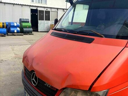 Красный Мерседес Sprinter, объемом двигателя 2.7 л и пробегом 770 тыс. км за 5000 $, фото 1 на Automoto.ua