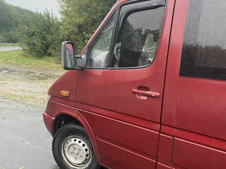 Красный Мерседес Sprinter, объемом двигателя 2.5 л и пробегом 600 тыс. км за 4600 $, фото 1 на Automoto.ua