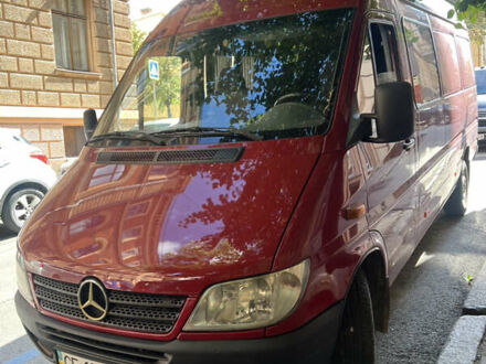 Красный Мерседес Sprinter, объемом двигателя 2.7 л и пробегом 425 тыс. км за 14300 $, фото 1 на Automoto.ua