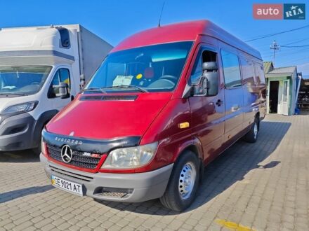 Красный Мерседес Sprinter, объемом двигателя 2.69 л и пробегом 530 тыс. км за 12500 $, фото 1 на Automoto.ua