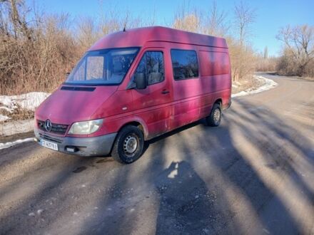 Красный Мерседес Sprinter, объемом двигателя 2.1 л и пробегом 245 тыс. км за 3100 $, фото 1 на Automoto.ua
