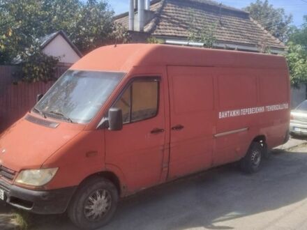 Красный Мерседес Sprinter, объемом двигателя 2.2 л и пробегом 750 тыс. км за 4500 $, фото 1 на Automoto.ua