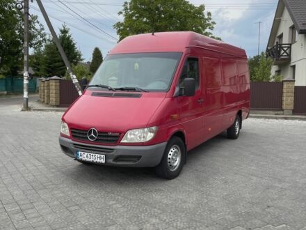 Красный Мерседес Sprinter, объемом двигателя 2.1 л и пробегом 470 тыс. км за 8000 $, фото 1 на Automoto.ua