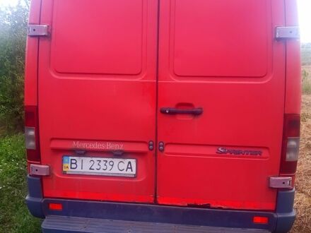 Красный Мерседес Sprinter, объемом двигателя 2.1 л и пробегом 625 тыс. км за 9300 $, фото 1 на Automoto.ua
