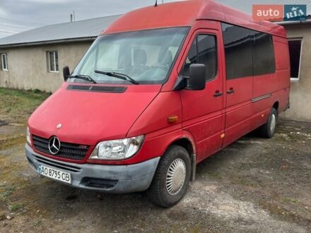 Красный Мерседес Sprinter, объемом двигателя 2.2 л и пробегом 555 тыс. км за 5599 $, фото 1 на Automoto.ua