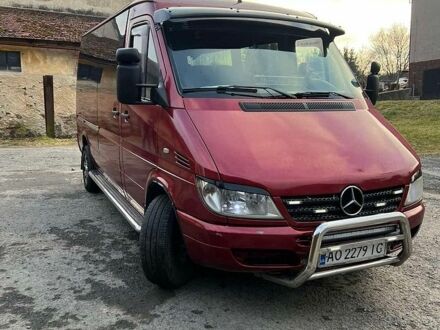Красный Мерседес Sprinter, объемом двигателя 2.15 л и пробегом 500 тыс. км за 7900 $, фото 1 на Automoto.ua