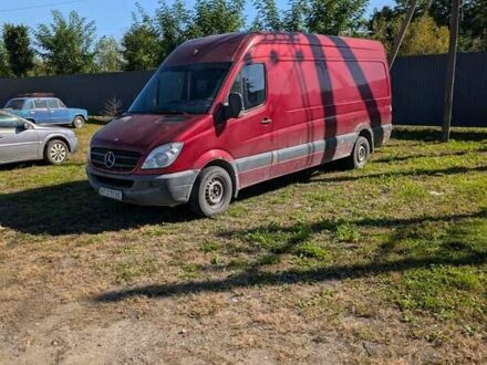 Красный Мерседес Sprinter, объемом двигателя 2.2 л и пробегом 303 тыс. км за 6800 $, фото 1 на Automoto.ua