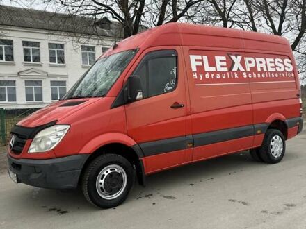Красный Мерседес Sprinter, объемом двигателя 2.15 л и пробегом 505 тыс. км за 12900 $, фото 1 на Automoto.ua