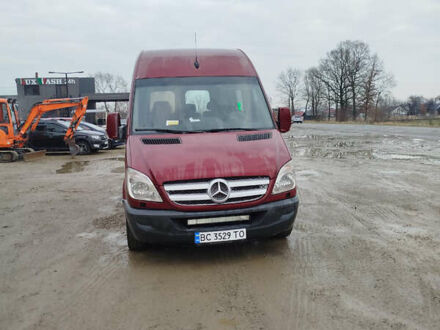 Красный Мерседес Sprinter, объемом двигателя 2.15 л и пробегом 370 тыс. км за 10500 $, фото 1 на Automoto.ua