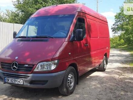 Красный Мерседес Sprinter, объемом двигателя 2.69 л и пробегом 290 тыс. км за 11700 $, фото 1 на Automoto.ua