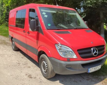 Красный Мерседес Sprinter, объемом двигателя 2.2 л и пробегом 300 тыс. км за 10200 $, фото 1 на Automoto.ua