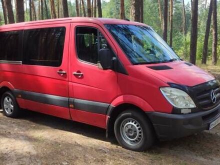 Красный Мерседес Sprinter, объемом двигателя 2.15 л и пробегом 100 тыс. км за 10000 $, фото 1 на Automoto.ua