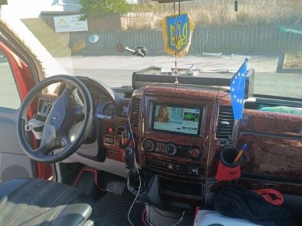 Красный Мерседес Sprinter, объемом двигателя 2.1 л и пробегом 290 тыс. км за 15000 $, фото 1 на Automoto.ua