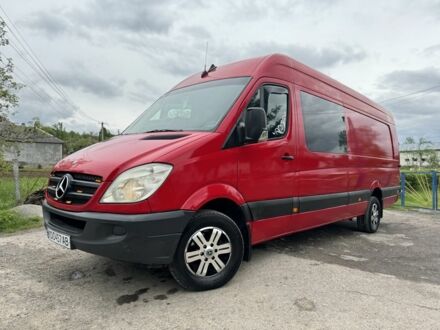 Красный Мерседес Sprinter, объемом двигателя 2.1 л и пробегом 500 тыс. км за 12650 $, фото 1 на Automoto.ua