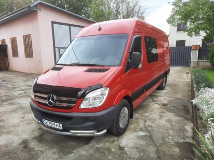 Красный Мерседес Sprinter, объемом двигателя 2.1 л и пробегом 400 тыс. км за 17567 $, фото 1 на Automoto.ua