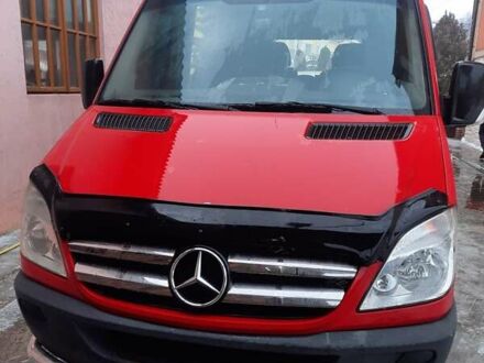 Красный Мерседес Sprinter, объемом двигателя 2.14 л и пробегом 400 тыс. км за 19200 $, фото 1 на Automoto.ua