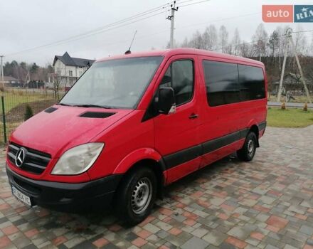 Красный Мерседес Sprinter, объемом двигателя 2.14 л и пробегом 380 тыс. км за 11800 $, фото 1 на Automoto.ua