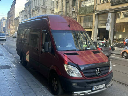 Красный Мерседес Sprinter, объемом двигателя 2.99 л и пробегом 651 тыс. км за 28988 $, фото 1 на Automoto.ua