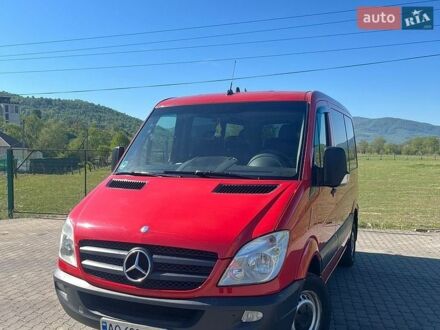 Красный Мерседес Sprinter, объемом двигателя 2 л и пробегом 313 тыс. км за 12500 $, фото 1 на Automoto.ua