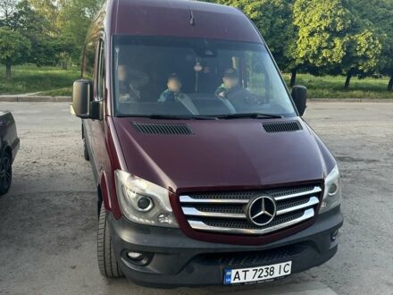 Красный Мерседес Sprinter, объемом двигателя 2.99 л и пробегом 600 тыс. км за 33999 $, фото 1 на Automoto.ua