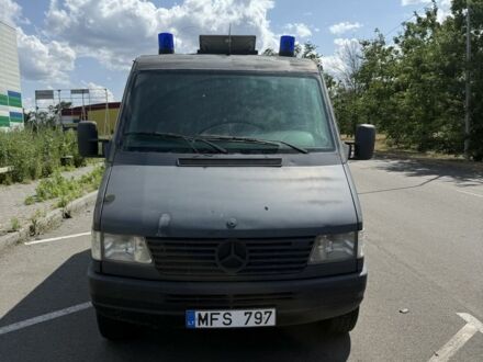 Мерседес Sprinter, объемом двигателя 3 л и пробегом 500 тыс. км за 6500 $, фото 1 на Automoto.ua