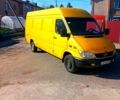 Желтый Мерседес Sprinter, объемом двигателя 2.2 л и пробегом 585 тыс. км за 5300 $, фото 1 на Automoto.ua